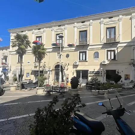 Charming 3-story With Full Kitchen, 3 Baths And Minutes To The Σπίτι διακοπών Amantea