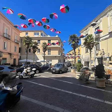 Vakantiehuis Charming 3-story With Full Kitchen, 3 Baths And Minutes To The