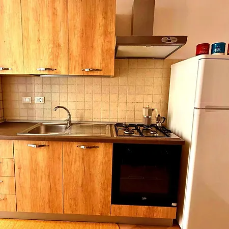 Charming 3-story With Full Kitchen, 3 Baths And Minutes To The Vakantiehuis *