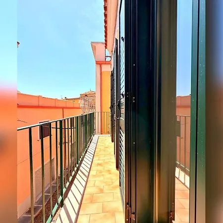 Vakantiehuis Charming 3-story With Full Kitchen, 3 Baths And Minutes To The Amantea