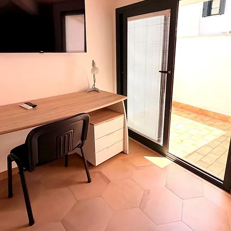 Vakantiehuis Charming 3-story With Full Kitchen, 3 Baths And Minutes To The