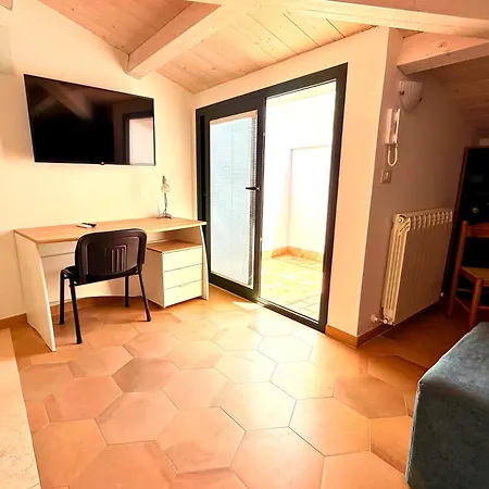 Charming 3-story With Full Kitchen, 3 Baths And Minutes To The Vakantiehuis *