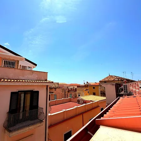 Vakantiehuis Charming 3-story With Full Kitchen, 3 Baths And Minutes To The