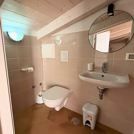 Vakantiehuis Charming 3-story With Full Kitchen, 3 Baths And Minutes To The